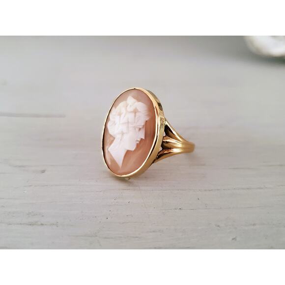 Vintage 10K Gold Cameo Shell Victorian Lady Ring - Picture 1 of 8